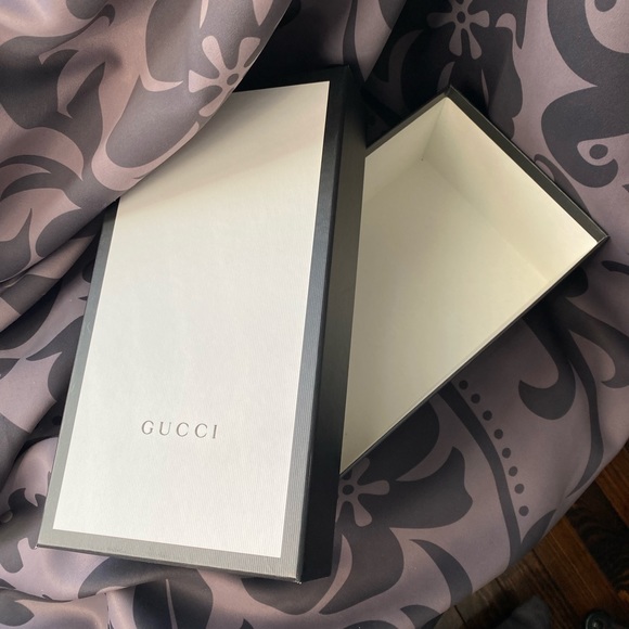 Authentic Gucci Black & White Gift Box - Picture 7 of 9